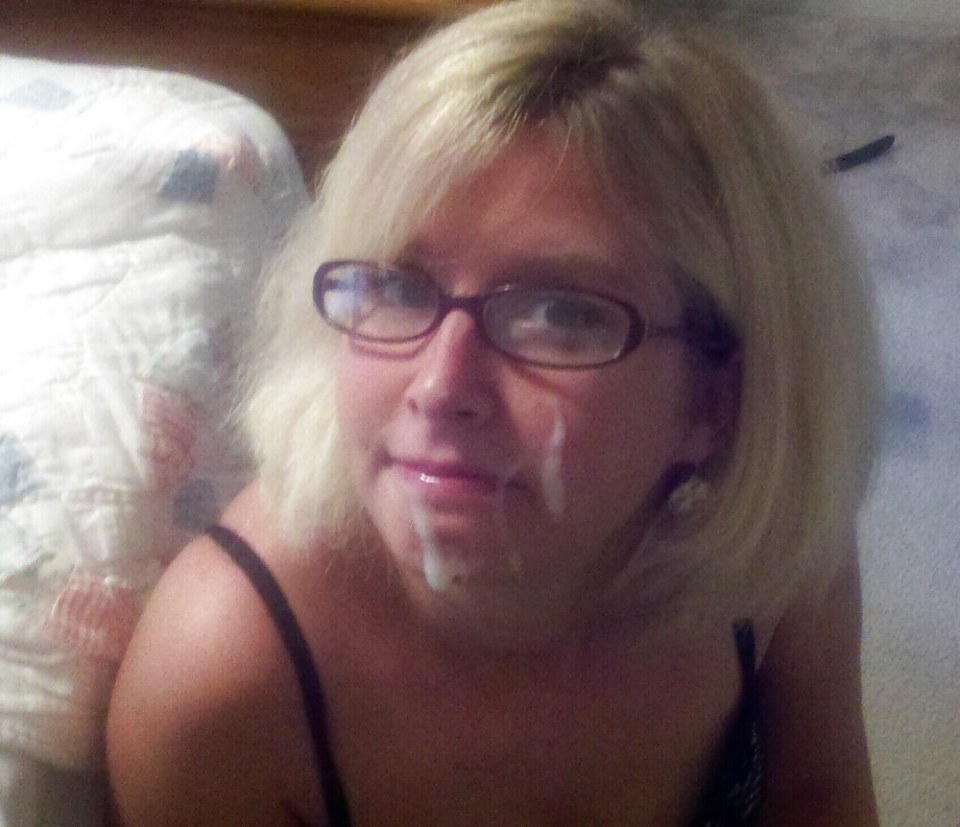 Gecis szemüveges arc